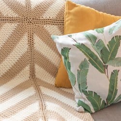 Crochet Pattern Yarn and Colors Basic Blanket