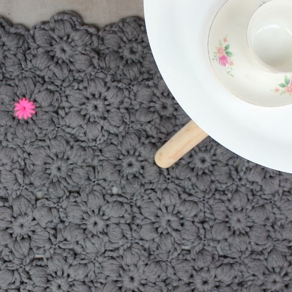 Free crochet pattern Big Ribbon floral rug Free Crochet Patterns
