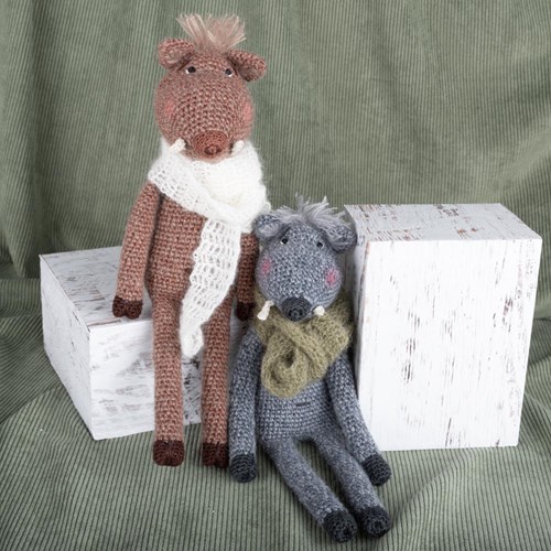Yarn and Colors Boris Boar Crochet Kit 098 Graphite-3