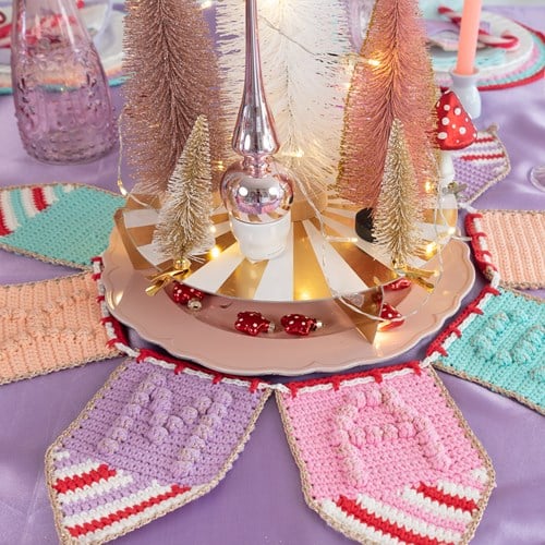 Haakpatroon Yarn and Colors Colorful Christmas Bunting