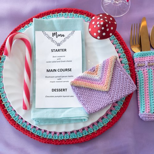 Yarn and Colors Colorful Christmas Menu Holder Crochet Kit 037 Cotton Candy