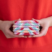 Yarn and Colors Colorful Christmas Menu Holder Crochet Kit 037 Cotton Candy-3