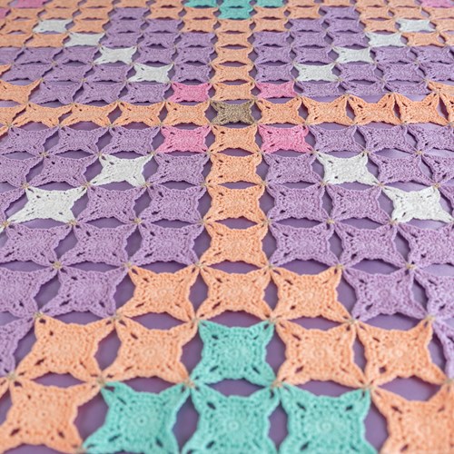 Yarn and Colors Colorful Christmas Wall Hanging Crochet Kit 037 Cotton Candy-2