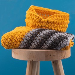 Crochet Pattern Yarn and Colors Criss Cross Dot Headband