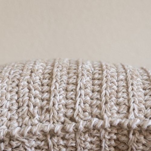 Haakpatroon Yarn and Colors Be Gentle Cushion