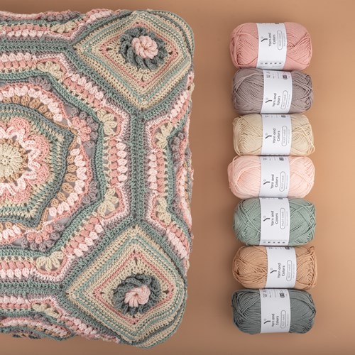 Yarn and Colors CAL Island Stroll Pillow - 080 Woods Garenpakket