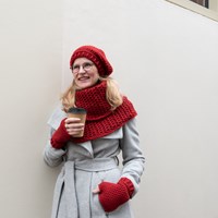 Yarn and Colors Chunky Cheerful Mittens Crochet Kit 1 Burgundy-3