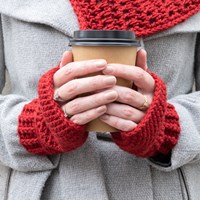 Yarn and Colors Chunky Cheerful Mittens Crochet Kit 1 Burgundy