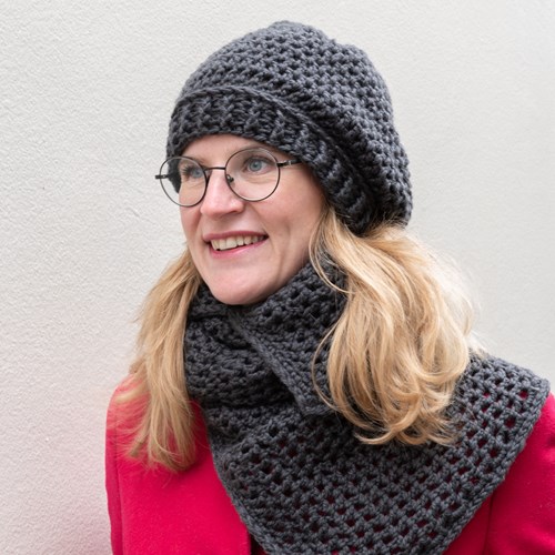 Yarn and Colors Chunky Cheerful Cowl Crochet Kit 2 Graphite