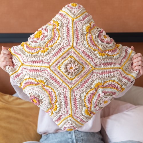Yarn and Colors CAL Island Stroll Pillow - 047 Sunlight Yarn Kit