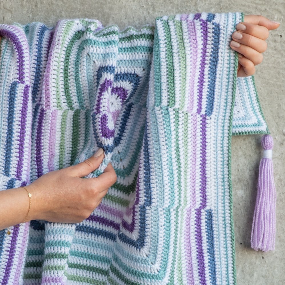 Crochet Pattern Yarn and Colors Amazing Staggered Stripes Blanket