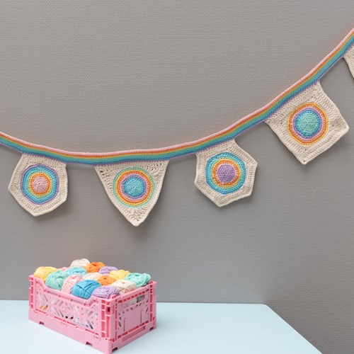 Yarn and Colors Rainbow Flag Line Booklet-2