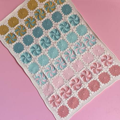 Yarn and Colors Circles and Spirals Blanket Crochet Kit 2 Light Pink