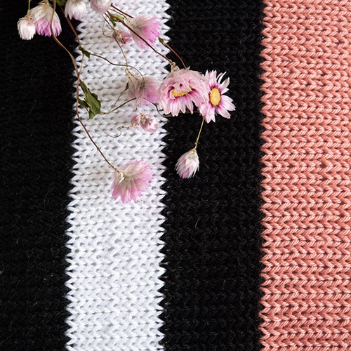 Yarn and Colors Black, White and Bright Comfy Cushion Knitting Kit 047 Old Pink-2