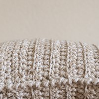 Yarn and Colors Be Gentle Cushion 004 Birch Crochet Kit-3