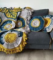 Floral Blooms Cushion 4 Yarn Pack - The Queen of Loops-3