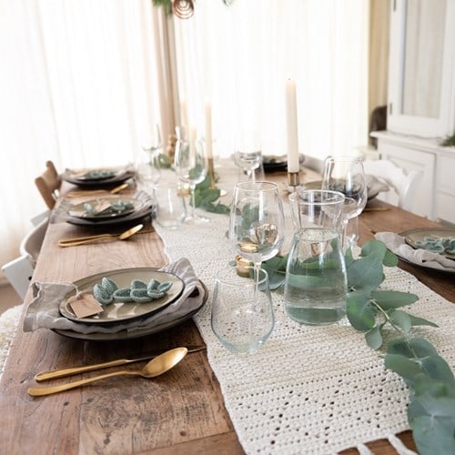Yarn and Colors Glamorous Table Runner Crochet Kit