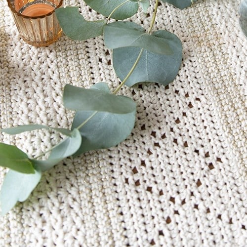 Yarn and Colors Glamorous Table Runner Crochet Kit-3