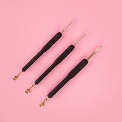 Yarn and Colors Gold ChristmasCAL2024 Crochet Hook Set Promotion