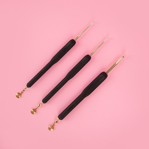Yarn and Colors Gold ChristmasCAL2024 Crochet Hook Set Promotion