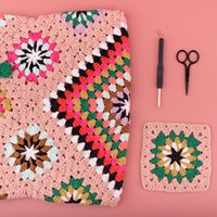 Granny’s Beach Bag Crochet Kit 101 Rosé-2