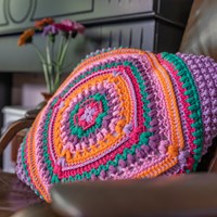Granny’s Diamond Cushion Crochet Kit 052 Orchid