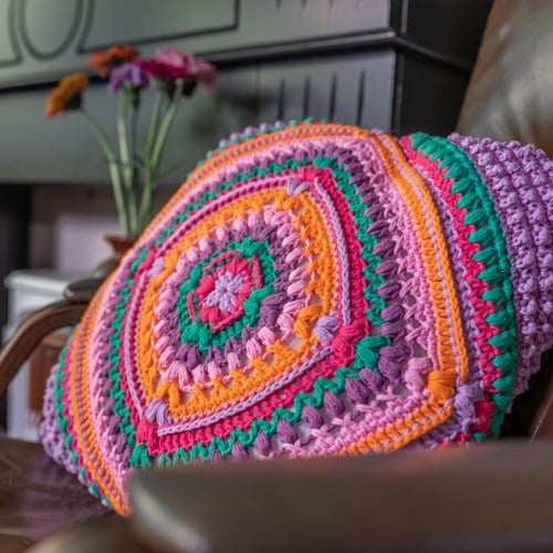 Granny’s Diamond Cushion Crochet Kit 052 Orchid