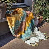 Wide Zigzag Blanket Green Yarn Pack-2