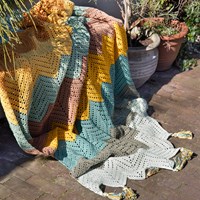 Wide Zigzag Blanket Green Yarn Pack-3