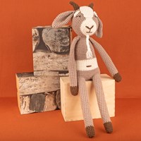 Yarn and Colors Gus Goat Crochet Kit 005 Clay