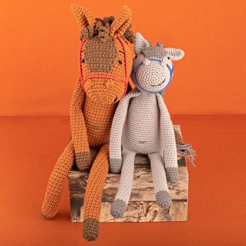 Yarn and Colors Hank Horse Crochet Kit 026 Satay-2