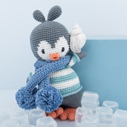 Yarn and Colors Hoshi the Penguin Crochet Kit