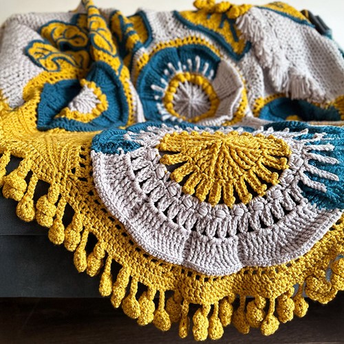 Floral Blooms Blanket - The Queen of Loops Crochet Kit-3