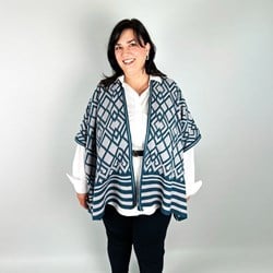 GeoChic Cape - The Queen of Loops Yarn and Crochet Kit