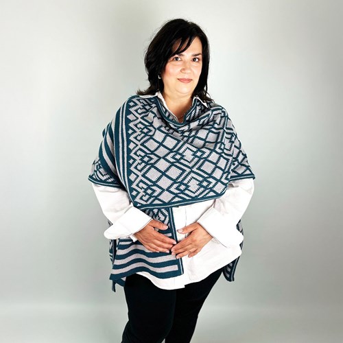 GeoChic Cape - The Queen of Loops Yarn and Crochet Kit-2