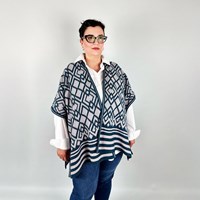 GeoChic Cape - The Queen of Loops Yarn and Crochet Kit-3