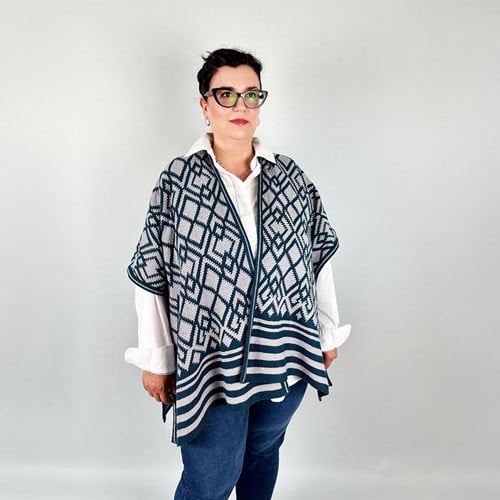 GeoChic Cape - The Queen of Loops Yarn and Crochet Kit-3