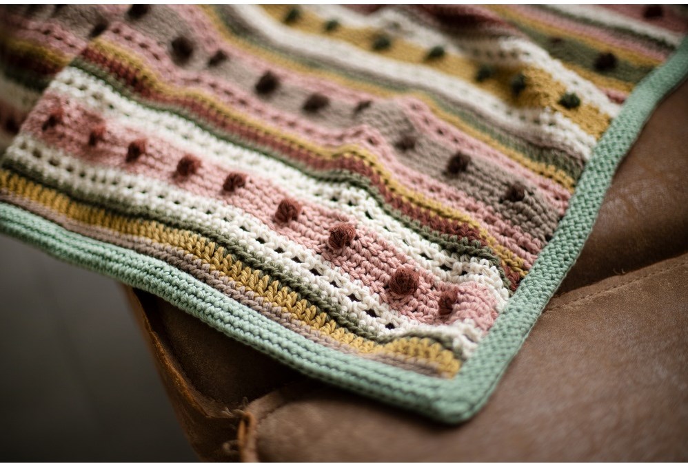 Striped Dot Blanket Crochet Kit