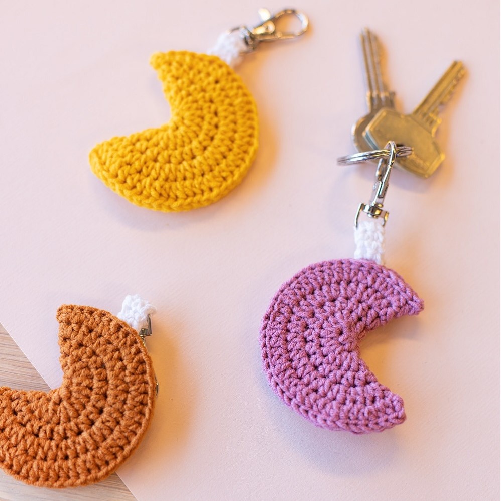 Mini Moon Keychain Pattern: Crochet pattern