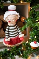 Crochet Pattern Mrs. Claus with Christmas Cake-2