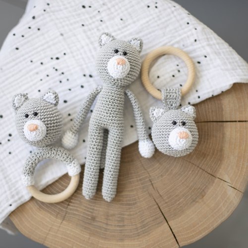 Crochet Pattern Yarnplaza Rattle Ring with Dangling Cat-2