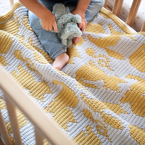 Cozy Cats Baby Blanket Yarn and Crochet Kit-3