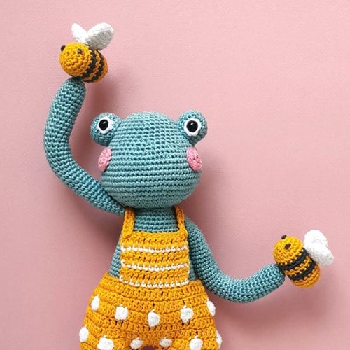 Frog Farah Crochetkit - With Digital Pattern-3