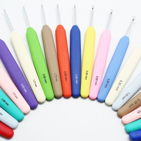 Crochet hook 7 mm, various colors