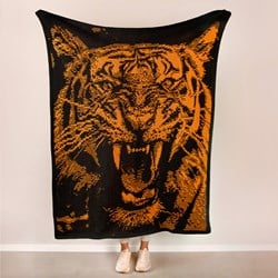 Ravishing Roar - Yarn and Crochet Kit