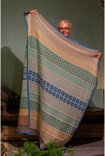 2 Cosy Blanket Crochet Kit-3
