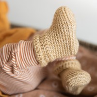 Yarn and Colors Oh Baby! Crochet Booties Crochet Kit 009 Limestone
