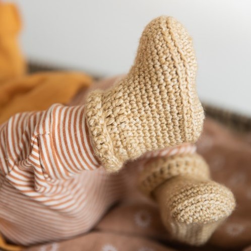 Yarn and Colors Oh Baby! Crochet Booties Crochet Kit 009 Limestone