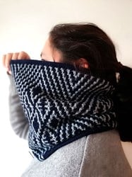 Little Diamonds Cowl - One Skein of Love Yarn and Crochet Kit