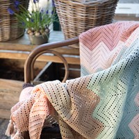 Wide Zigzag Blanket Pink Crochet Kit-2